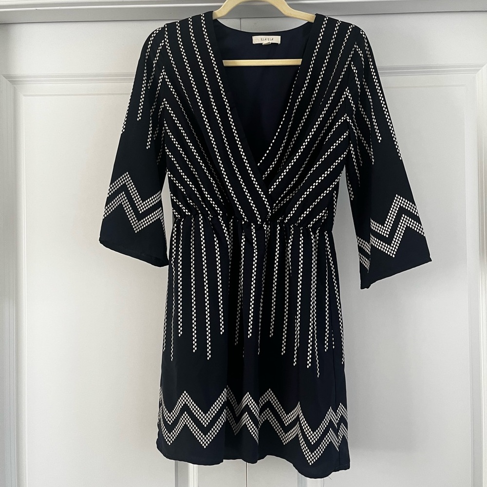 ILLA ILLA Navy & Cream Dress Bell Sleeves Cinched Waist EUC